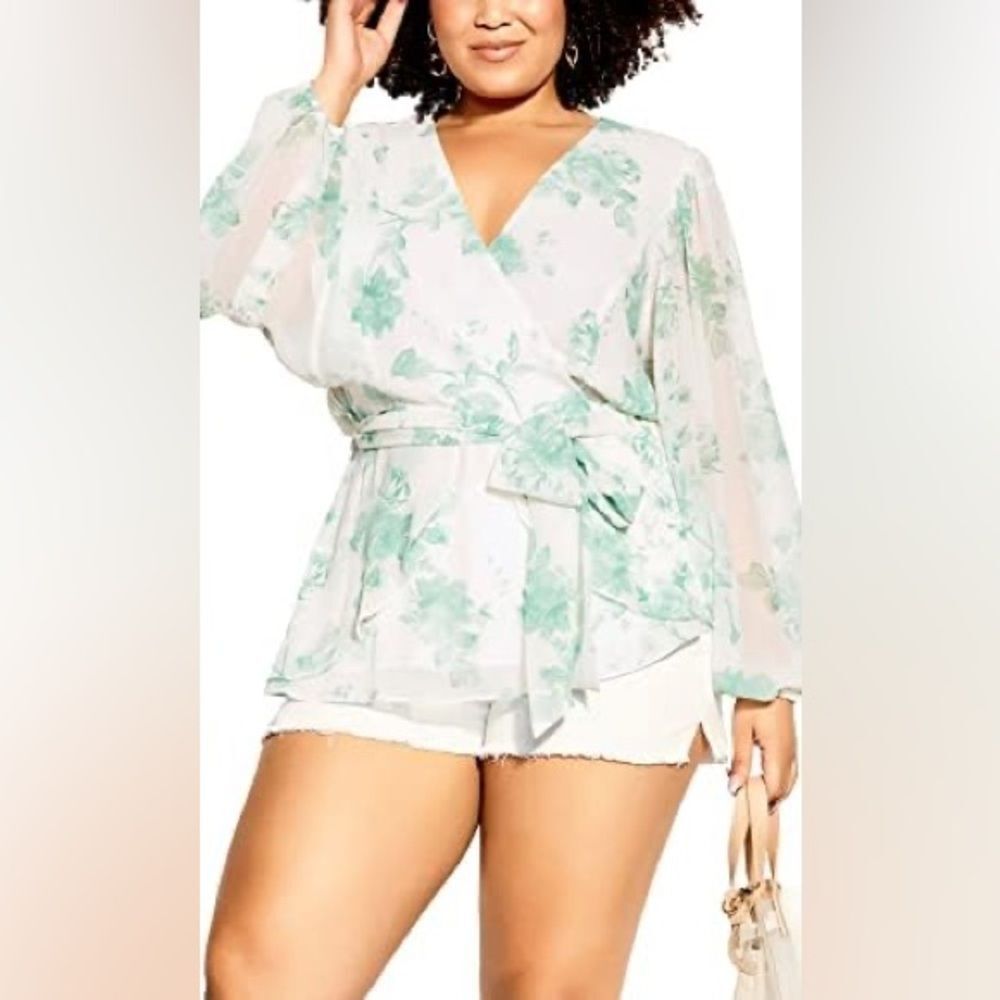City Chic Women's Rosie Floral Sheer Sleeve Blouse Plus Size M18 EUC Feminine